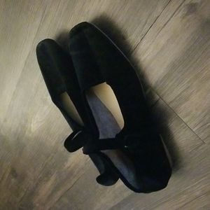 Urban Outfitters Black Velvet Square Toe Mary Janes Size 8